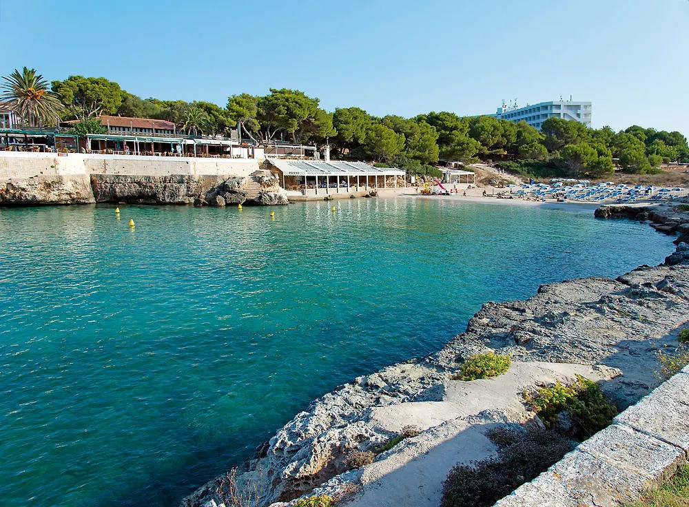 Cala Blanca Apartamentos location